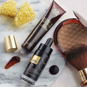 The Body Shop Honey Bronze Bronzing Powder- Shade  - Dark Copper Matte